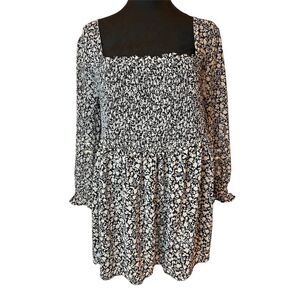 Torrid Women's Black & White Floral Smocked Peasant Dress Size 1 Long Sleeve